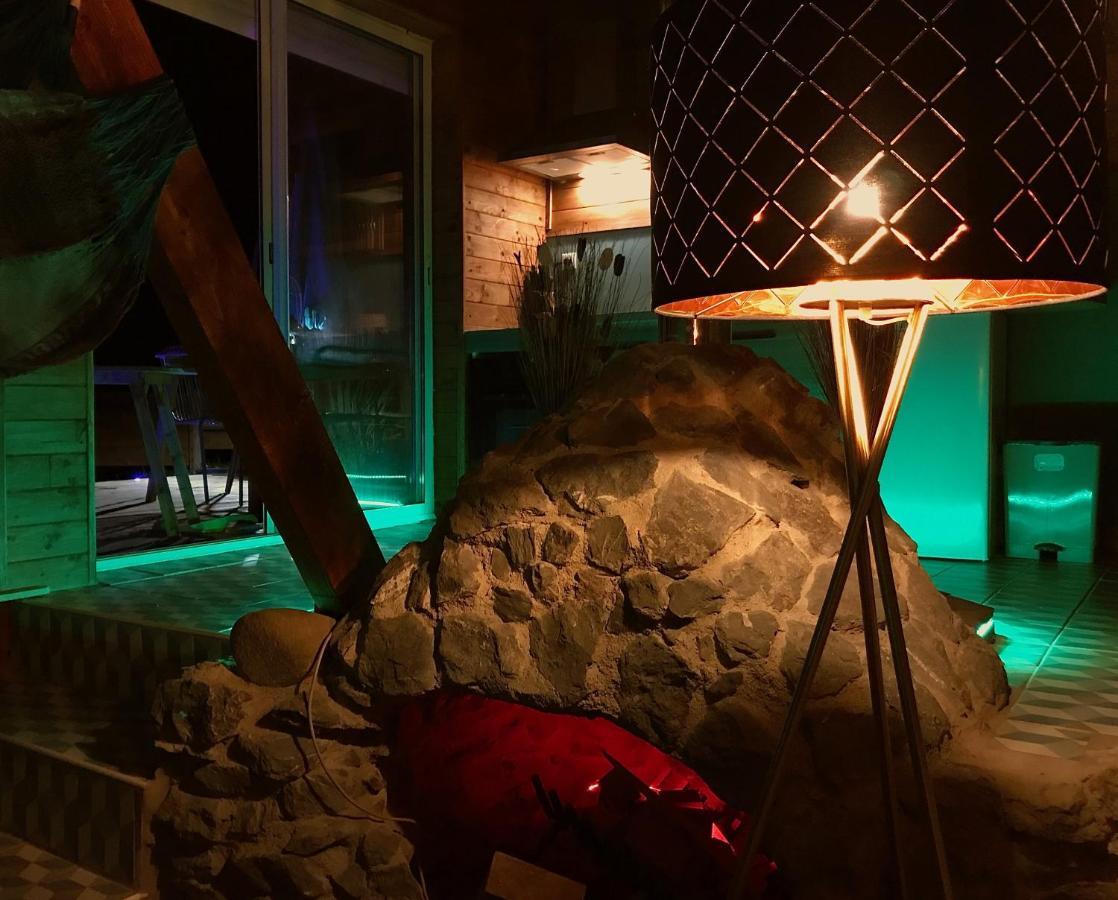 Villa Shangri-La At Concepts En Barousse Créchets Екстериор снимка